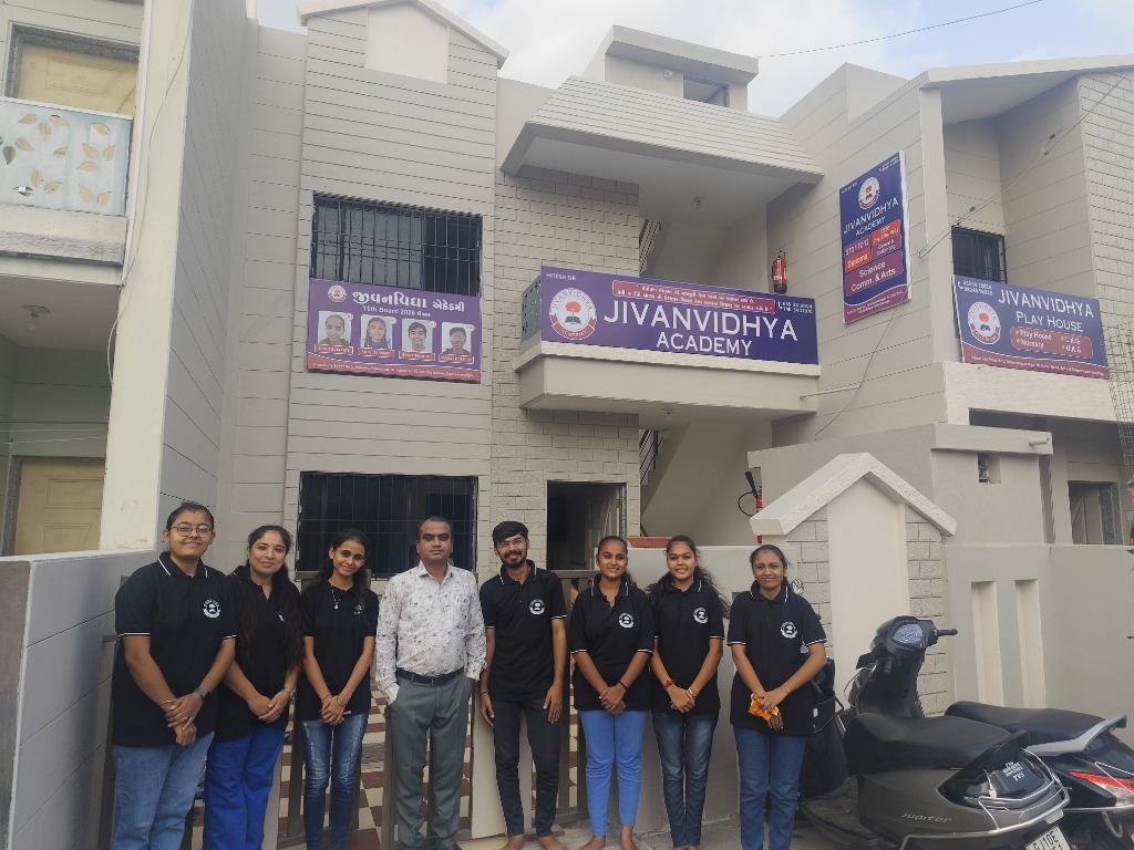 Jivanvidhya Academy Jamnagar teachers and students group photo outside campus building